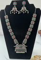 Necklace set with stone