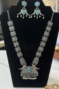 Necklace set with stone