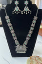 Necklace set with stone