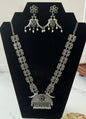 Necklace set with stone